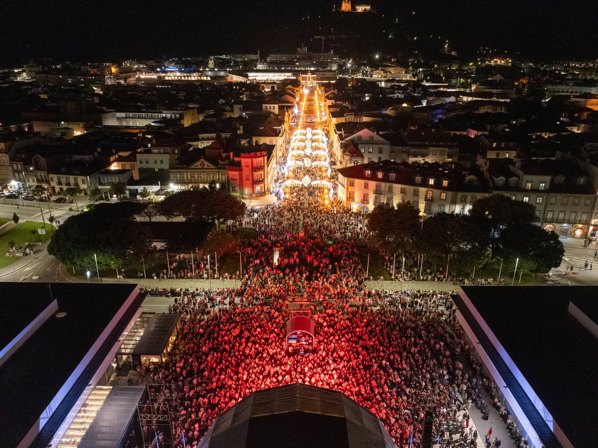 Vista aérea do Palco Liberdade no Viana Bate Forte 2026